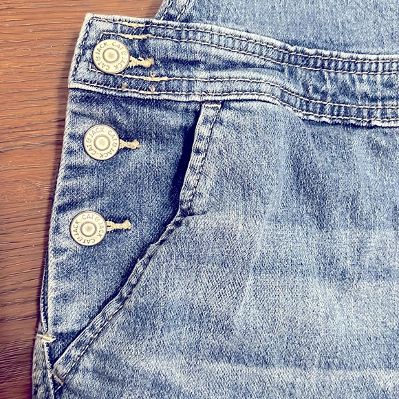 NWT Girls Overalls Blue Light Wash XL. (14)
Denim Rompers Adjustable, distressed - Picture 11 of 14